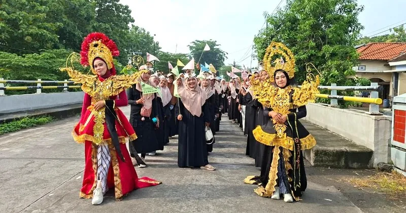 SD Mutu Kagumi Meriahkan Pawai Budaya Milad ke-113 Muhammadiyah