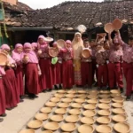 Buat Gerabah, Siswa SDM Sidayu Datangi Pengrajin