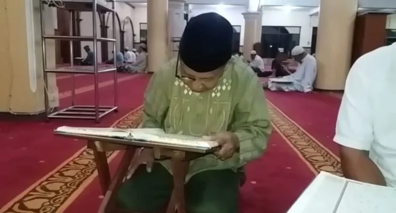 Berusia 85 Tahun, Bukan Halangan untuk Belajar Baca-Tulis Quran