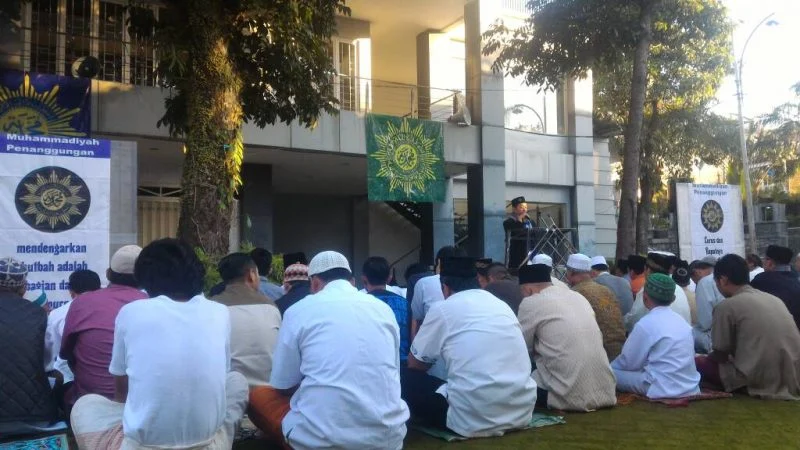 Shalat Idul Fitri ke 5 Ranting Penanggungan Padati Lapangan Brawijaya