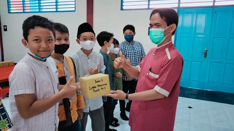 SD Berlian Beri Penghargaan Pemenang Festival Maulid Nabi