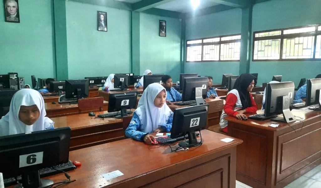 Gali Potensi dan Karakter Siswa, SMP Muhammadiyah 1 Gresik Gelar Pemetaan Kompetensi Diri Berbasis Komputer