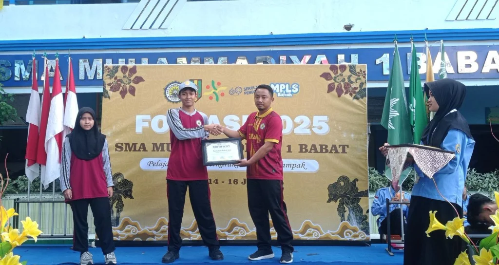 Pemberian Penghargaan Siswa Terbaik Meriahkan Penutupan Fortasi SMA Muhammadiyah 1 Babat