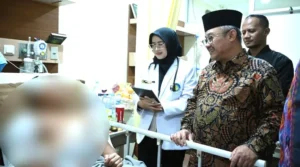 Jenguk Korban Ledakan SMA Negeri 72 Jakarta, Mendikdasmen Komitmen Beri Layanan Psikososial