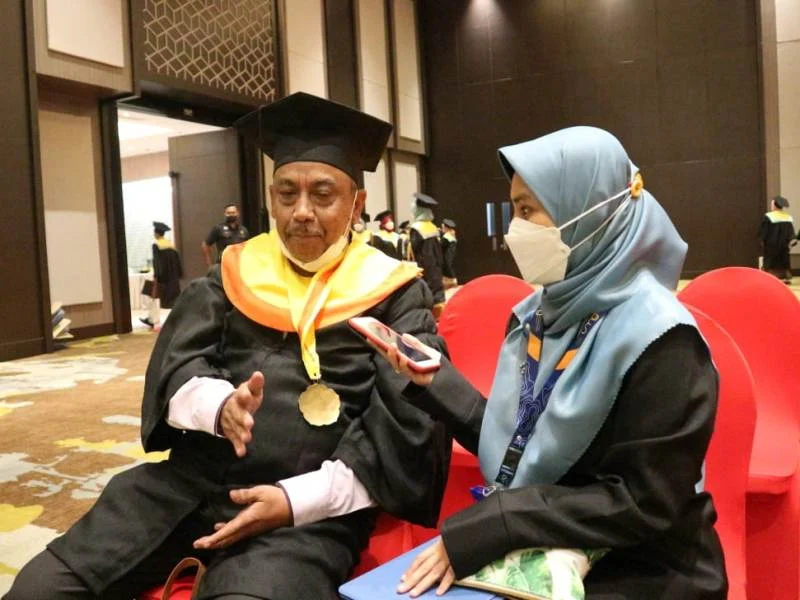 Lulus Magister Cukup Tiga Semester