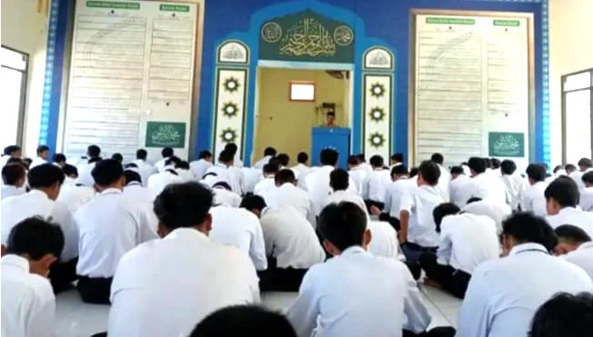 Shalat Jumat Perdana Siswa Baru SMK Mulia Jember: Menyemai Spiritualitas dan Semangat Belajar