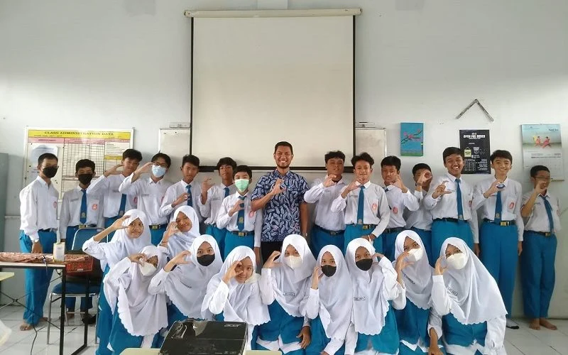 Siswa Spemdalas Belajar Literasi Digital di Program Orangtua Mengajar