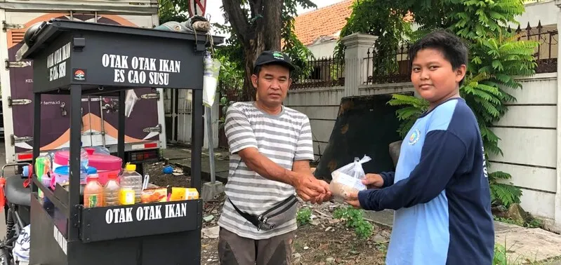 Spemsa Surabaya Tebar Kebaikan, 223 Paket Nasi Dibagikan dalam Kegiatan Jumat Berkah