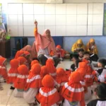 Penuh Semangat! Tradisi SHARP Buka Hari Kedua Fortasi di SD Muhammadiyah 3 ICP Sumberrejo