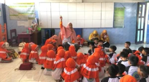 Penuh Semangat! Tradisi SHARP Buka Hari Kedua Fortasi di SD Muhammadiyah 3 ICP Sumberrejo