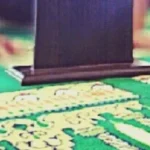 Hukum yang Sebenarnya tentang Sutrah, Wajib atau Sunah Pakai Penghalang saat Shalat?