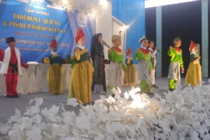 Tari Nusantara Meriahkan Wisuda Tahfidz dan Pisah Pasrah Kelas 6 SD Mudabo
