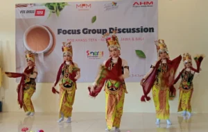 Tarian Gandrung Siswi SMK Muda Genteng Semarakkan FGD Pos Ahass Tefa