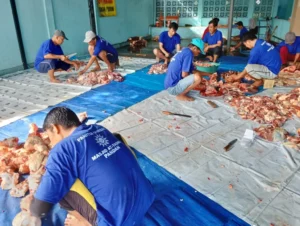 Idul Adha Penuh Berkah, Masjid At-Taqwa Pandan Sembelih 3 Ekor Sapi dan 3 Ekor Kambing