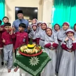 Bikin Haru, Siswa dan Wali Murid SD Musix Kompak Hadirkan Kejutan di Momen Hari Guru