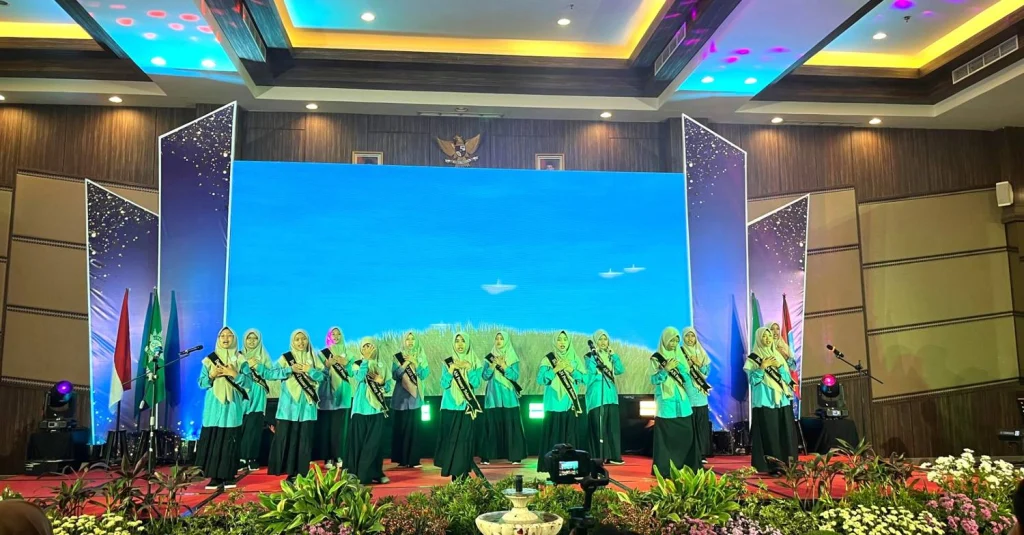 Special Moment: Meriahnya Persembahan Cinta dari Siswa untuk SD Muhammadiyah 2 GKB Gresik