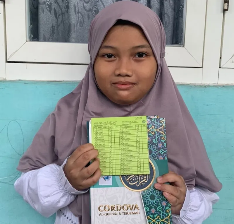 Dinyatakan Lulus, Siswa SD Muhammadiyah 1 Driyorejo Hadiahkan Kartu Hijau Munaqasah Jelang Hari Ibu