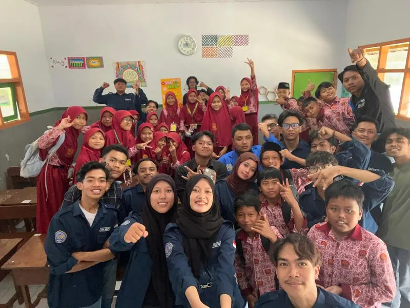 Mahasiswa Unmuh Jember Ajak Siswa MIM 2 Wuluhan Cegah Bullying dan Gunakan Gadget dengan Bijak