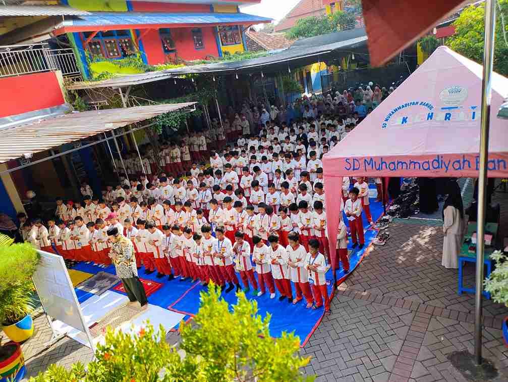 Lantunan Doa dari Pelajar: Sholat Dhuha, Sholat Ghoib, dan Bantuan untuk Sumatera