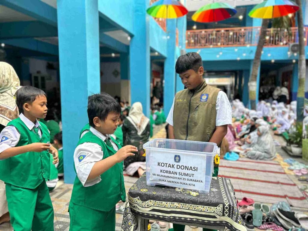 MI Muhammadiyah 25 Surabaya Gelar Sholat Ghaib dan Penggalangan Donasi untuk Korban Bencana Sumatra