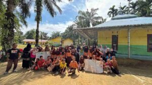 Sentuhan Psikososial MDMC Jawa Timur untuk Penyintas Banjir Desa Sesirah