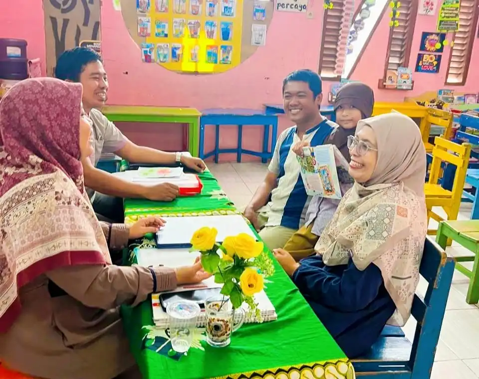 Gerakan Ayah Mengambil Rapor Warnai Pembagian Rapor di SD Muhammadiyah 16 Surabaya (2)