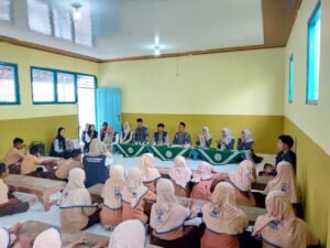 Sedih, Haru, Membaur jadi Satu: KKN Terpadu Unesa Akhiri Kegiatan di MIM 10 Pesanggrahan