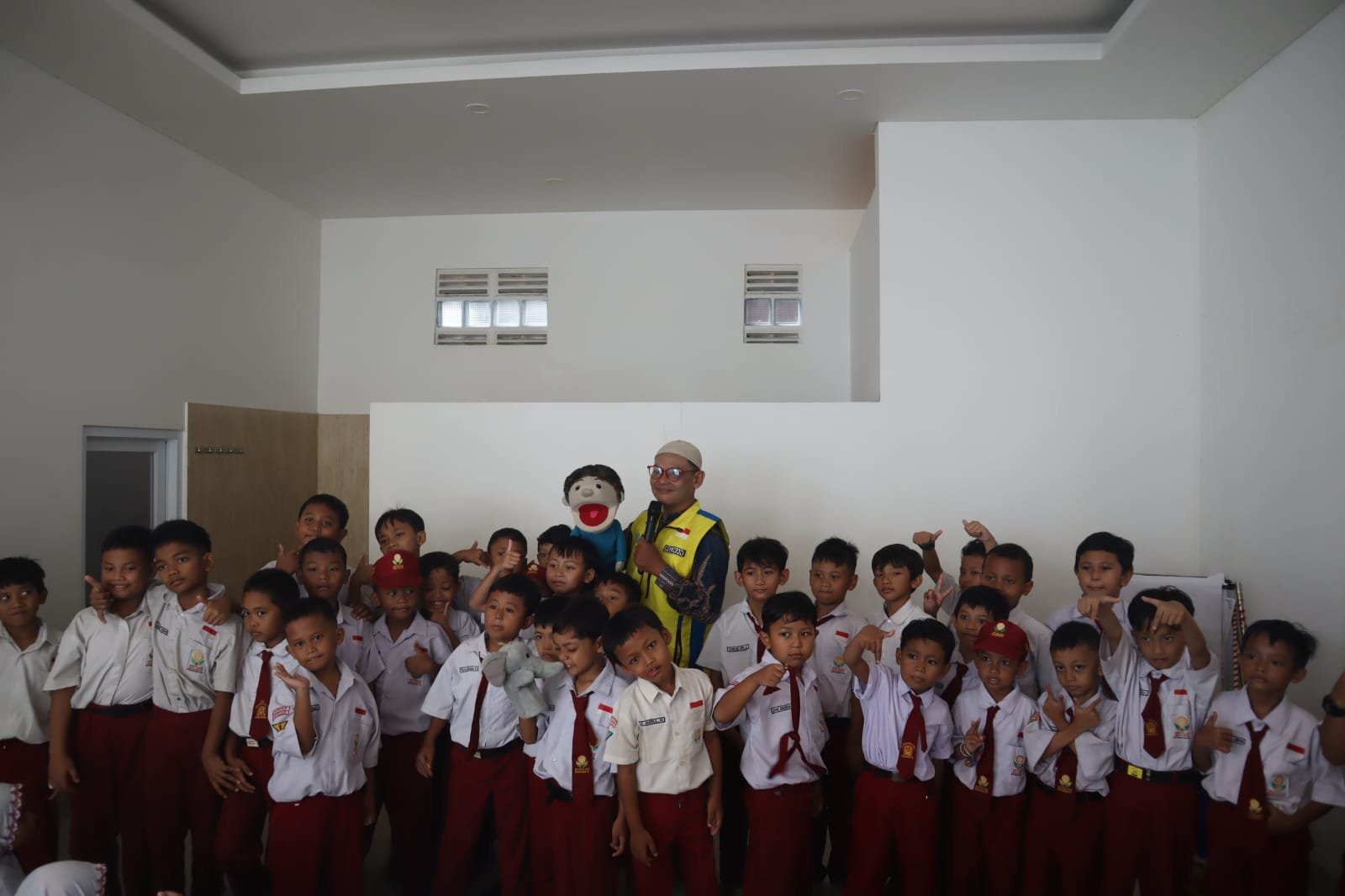 Sambut Hari Ibu, Sekolah Inovatif Jagir Gelar Berkisah Inspiratif