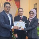 Kepala SMA Muhi dan Guru Bahasa Indonesia Raih Penghargaan Bergengsi di Seminar Literasi Kota Yogyakarta