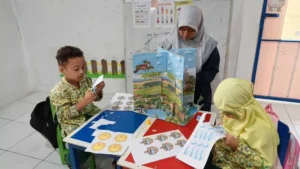 Kenalkan Empat Habitat Satwa, TK ABA 49 Griya Kencana Ajak Siswa Buat Proyek Diorama
