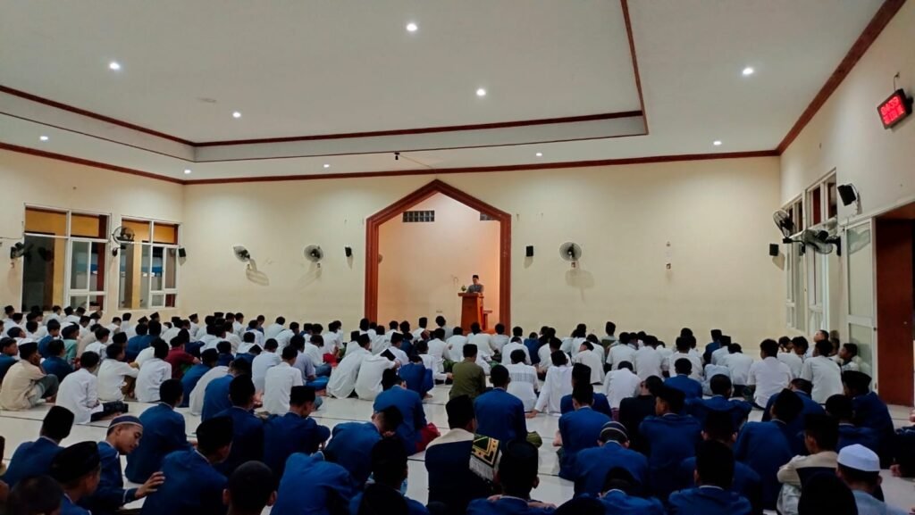 Menjelang Pulang, Menata Niat: Tausiyah Ammah Kesantrian Putra Al Mizan Lamongan