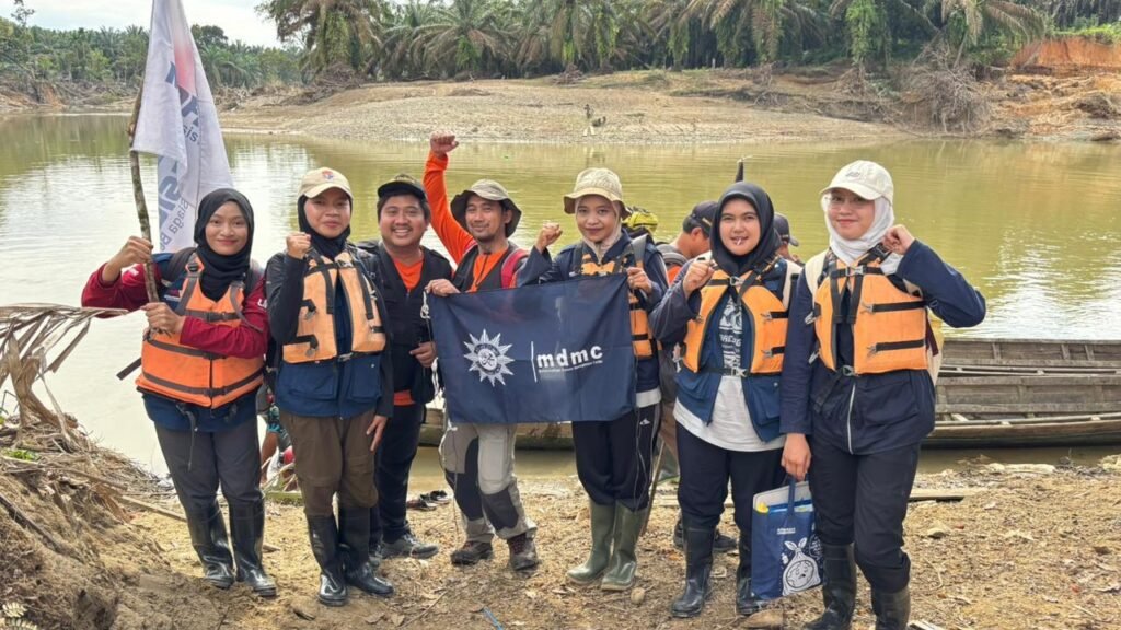 Melalui Jalur Sungai, MDMC Jatim dan RSI Aisyiyah Malang Hadirkan Layanan Psikososial bagi Penyintas Banjir Bukit Mas