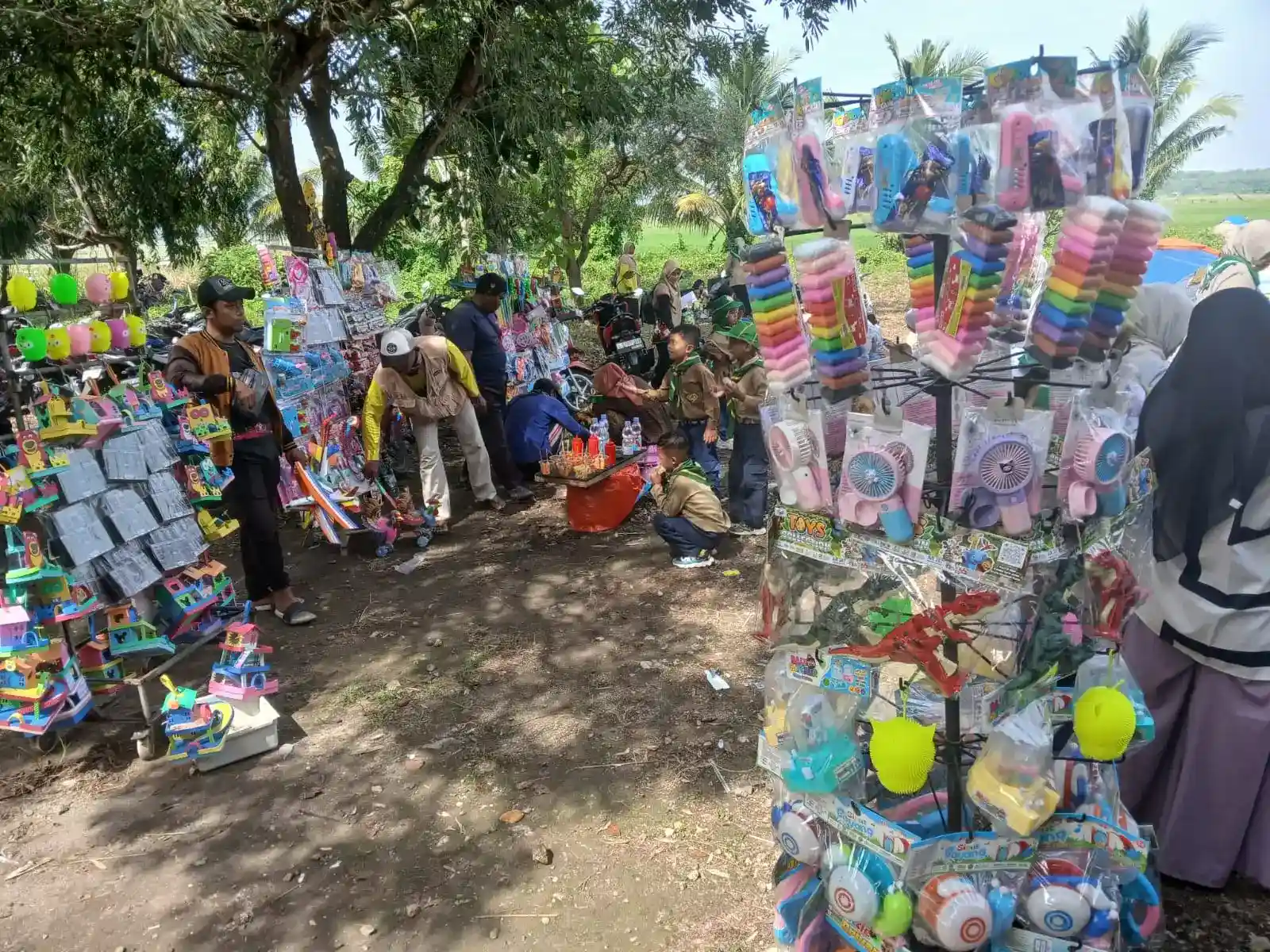 Pedagang Kaki Lima Ramaikan Stand UMKM di Giat Tangkas Tunas Atfal Camp 2025 Kwarcab HW Laren