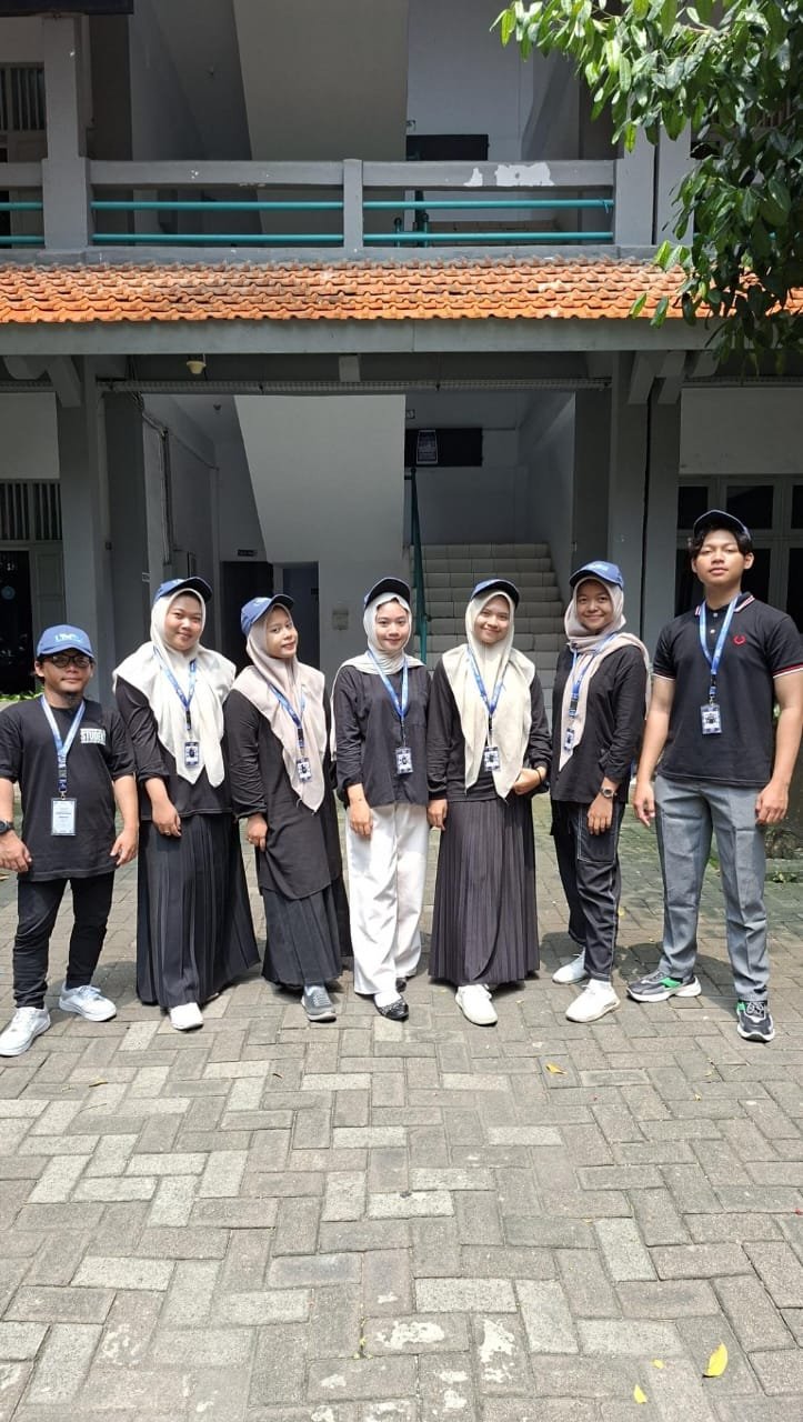 Aksi Kreatif Mahasiswa: Pesan Tulis Tangan untuk Mengingatkan Bahaya Kerusakan Lingkungan