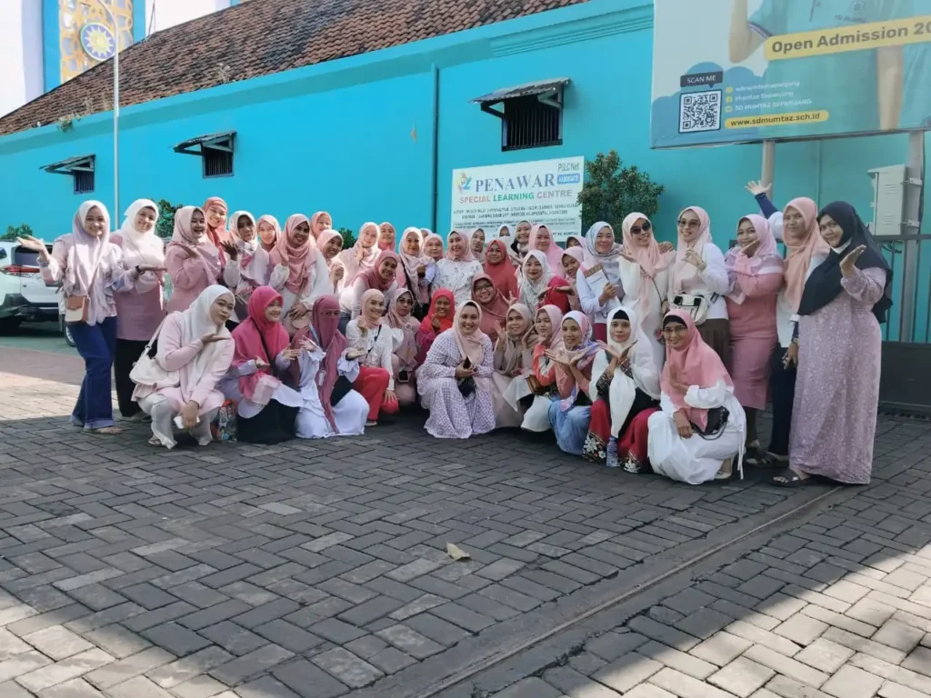 Semarak Jumat Berkah: IKWAM SD Mumtaz Bagikan 1300 Lebih Nasi Kotak untuk Masyarakat