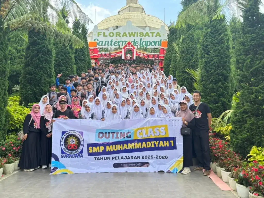 SMP Muhammadiyah 1 Surabaya Gelar Outing Class di Florawisata Santera De Laponte Malang