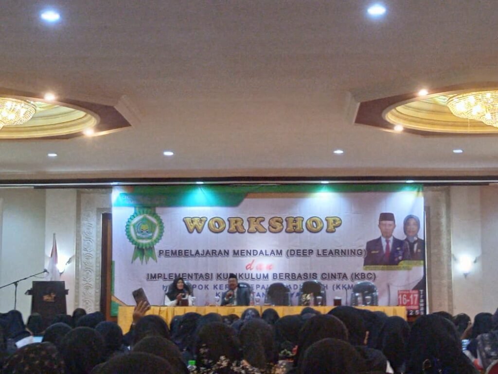 Guru MI Muhammadiyah 1 Gumeno Ikuti Workshop Implementasi KBC dan Deep Learning