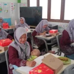 Pelatihan Menulis Digital Marketing Perkuat Branding SD Almadany Kebomas