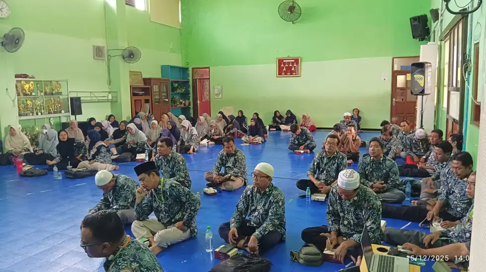 Sekolah Kreatif Baratajaya Awali Penguatan SDM Lewat Raker Bersama (2)