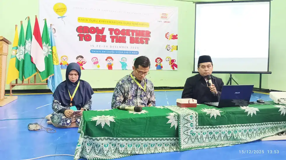 Sekolah Kreatif Baratajaya Awali Penguatan SDM Lewat Raker Bersama