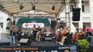 Symphony Charity SMAMX: Alunan Orkestra di Kota Lama Surabaya untuk Donasi Sumatra