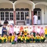 Tanamkan Akidah Sejak Dini, TK ABA VII Jalen Ajak Siswa Ikuti Salat Jumat di Masjid