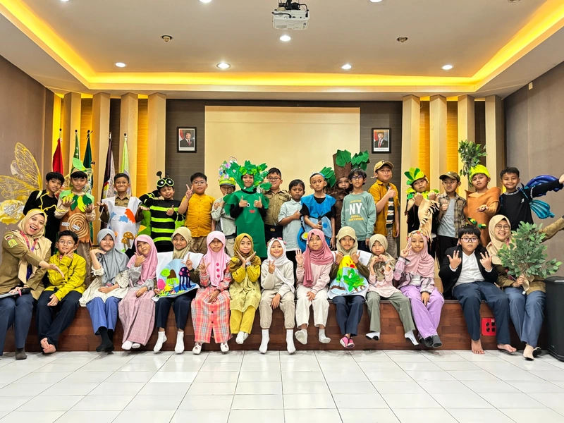 Ketika Imajinasi Meledak: 15 Kelompok Menyulap Aula SDMM Menjadi Taman Ajaib