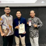 Kepala SD Muda Surabaya Raih Medali Perak dalam Kompetisi Poster Internasional di Malaysia