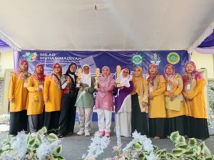 Semangat Warga Aisyiyah Panceng Semarakkan Milad ke-113 Muhammadiyah dengan Lomba Senam