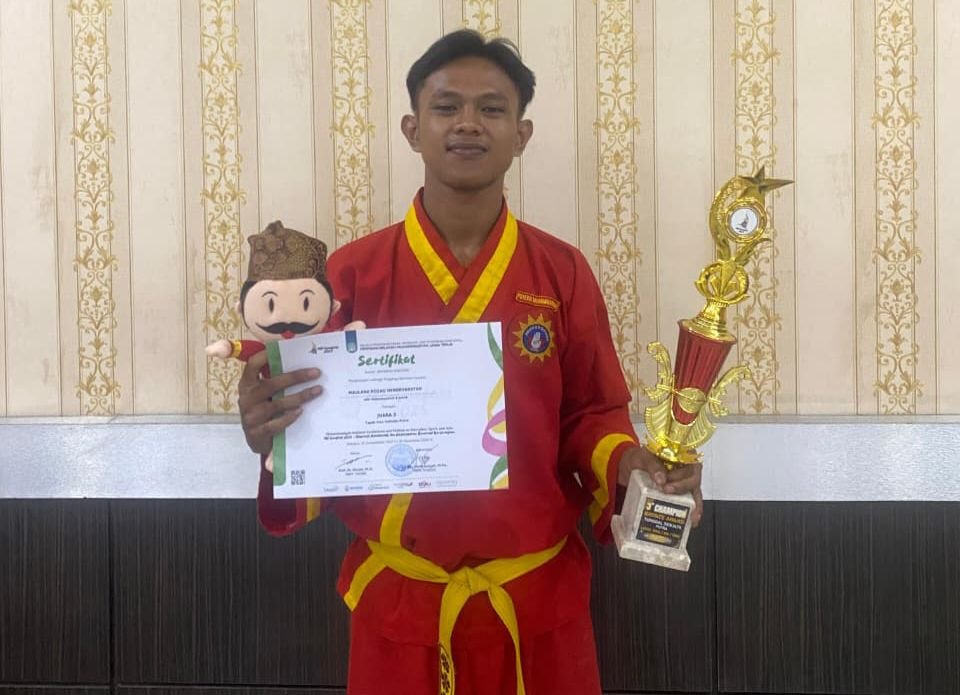 Kalahkan SMK Outstanding, Prof Khozin Apresiasi SMAMDELA Jadi Juara 3 Tapak Suci Putera di ME Confest 2025