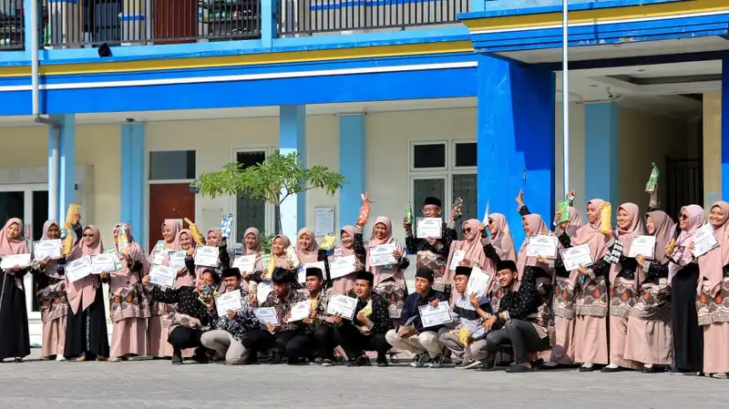 Puncak Hari Guru Mubosta: Apresiasi Tak Seberapa untuk Dedikasi Tak Terbatas