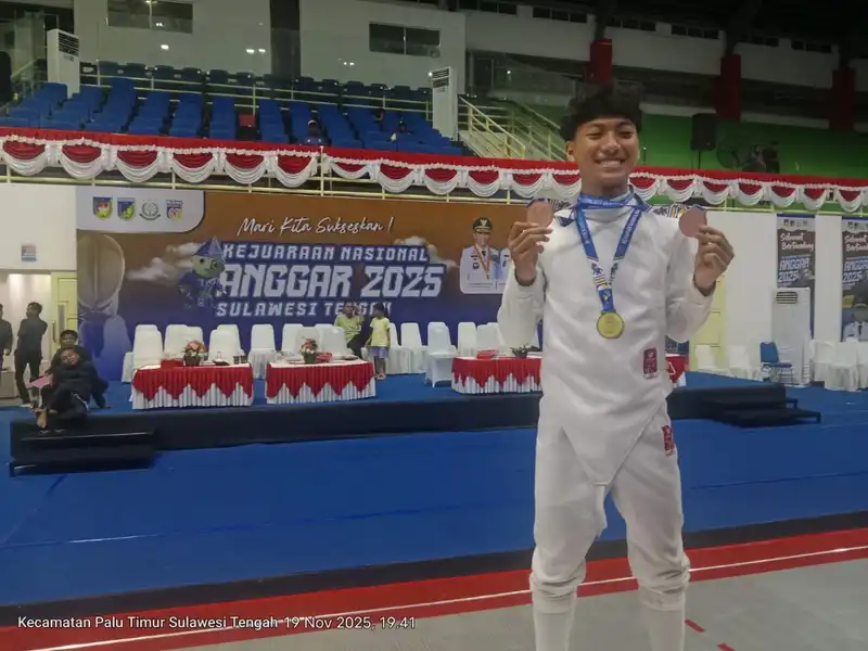 Satrio Adi, Siswa Smamda Sabet Tiga Medali Sekaligus di Kejuaraan Anggar Nasional