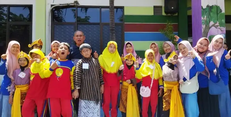 Siswa Inklusi SDM 16 Surabaya Buktikan Keterbatasan Bukan Penghalang Meraih Juara