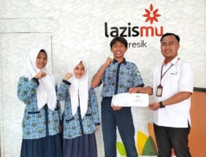 Siswa Spemutu Gresik Salurkan Donasi Bencana Sumatra Melalui lazismu Gresik